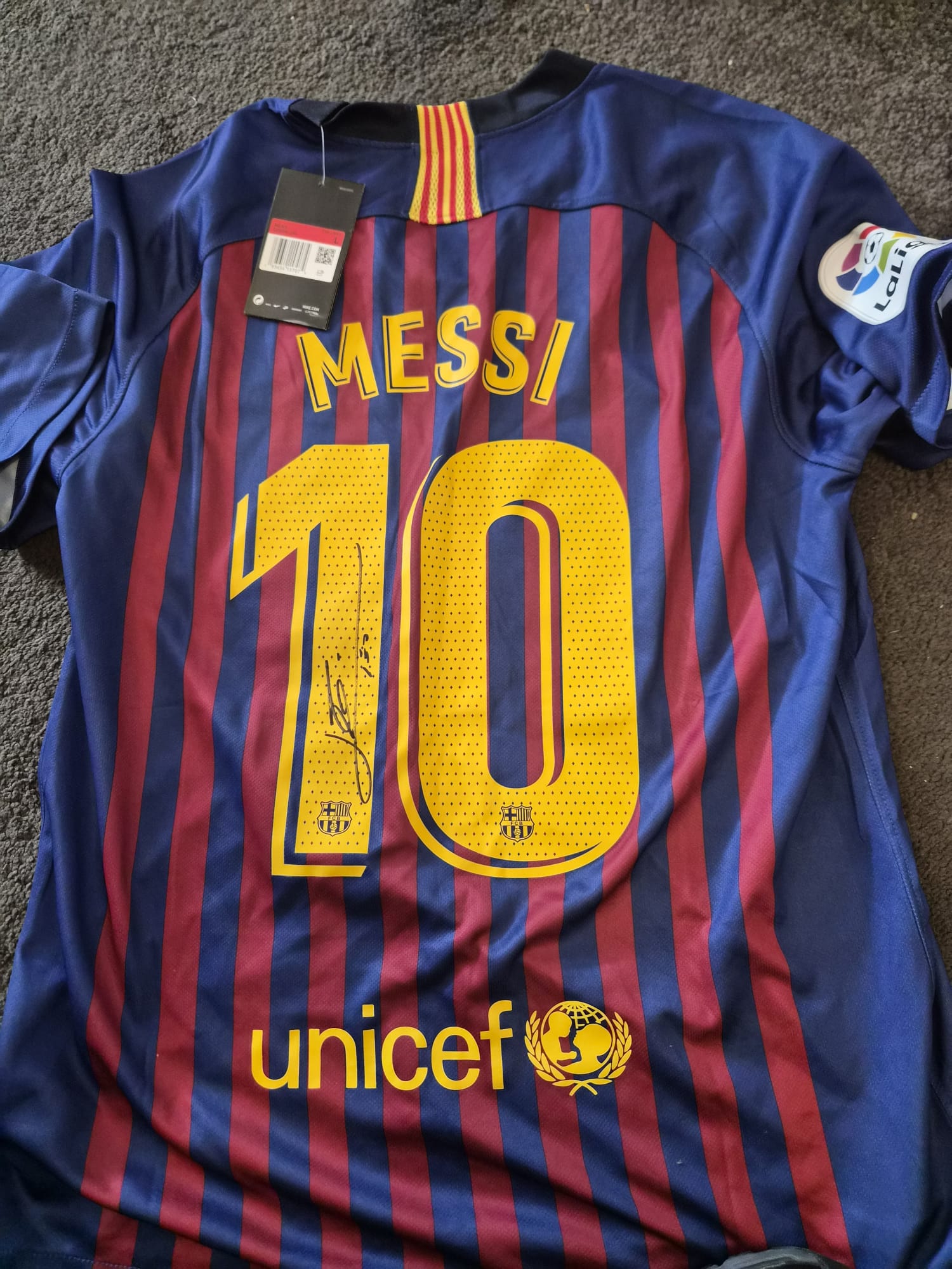 LIONEL MESSI - SIGNERT DRAKT MED EKTEHETSBEVIS/COA ht