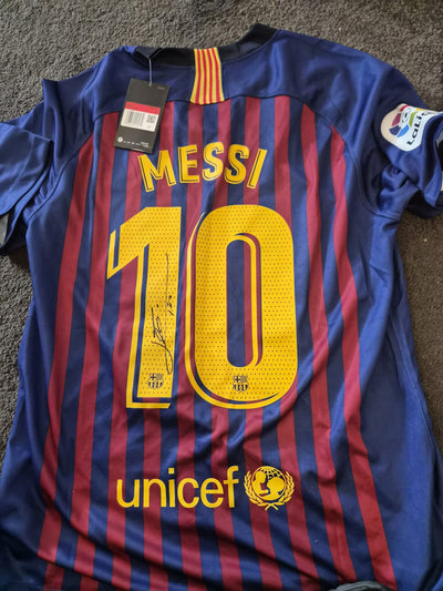 LIONEL MESSI - SIGNERT DRAKT MED EKTEHETSBEVIS/COA ht