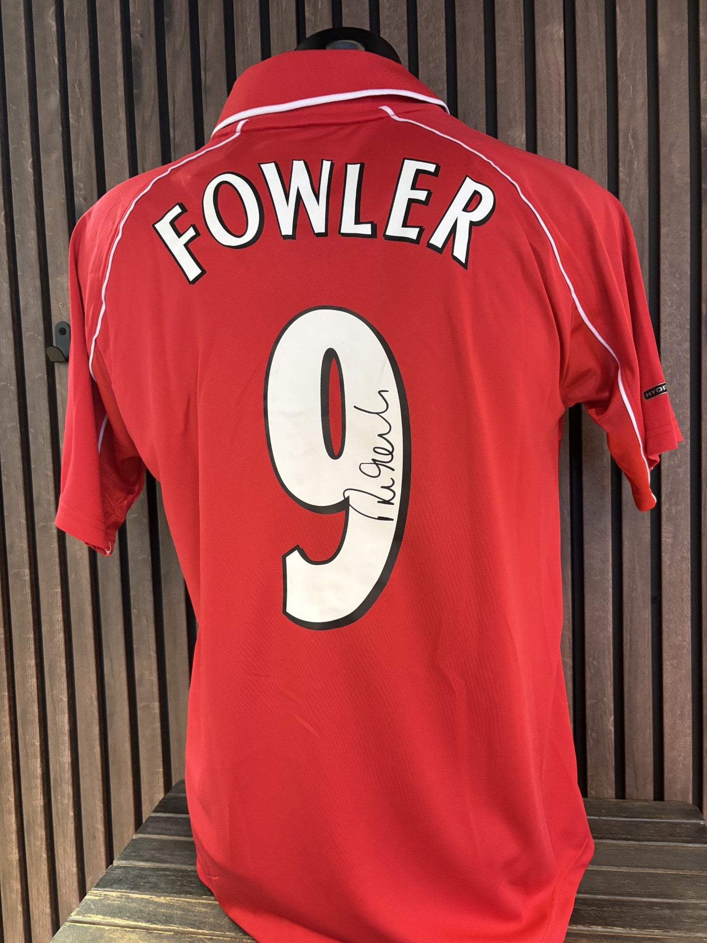 ROBBIE FOWLER - SIGNERT DRAKT MED EKTEHETSBEVIS/COA