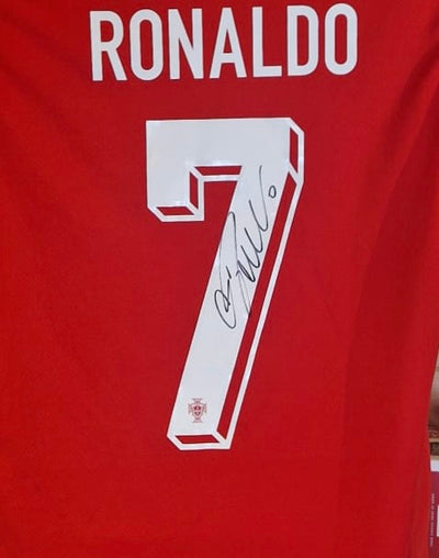 CRISTIANO RONALDO - SIGNERT DRAKT MED EKTEHETSBEVIS/COA