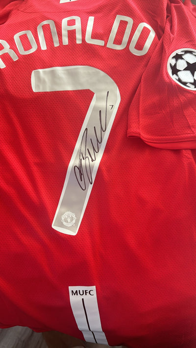 CRISTIANO RONALDO - SIGNERT DRAKT MED EKTEHETSBEVIS/COA