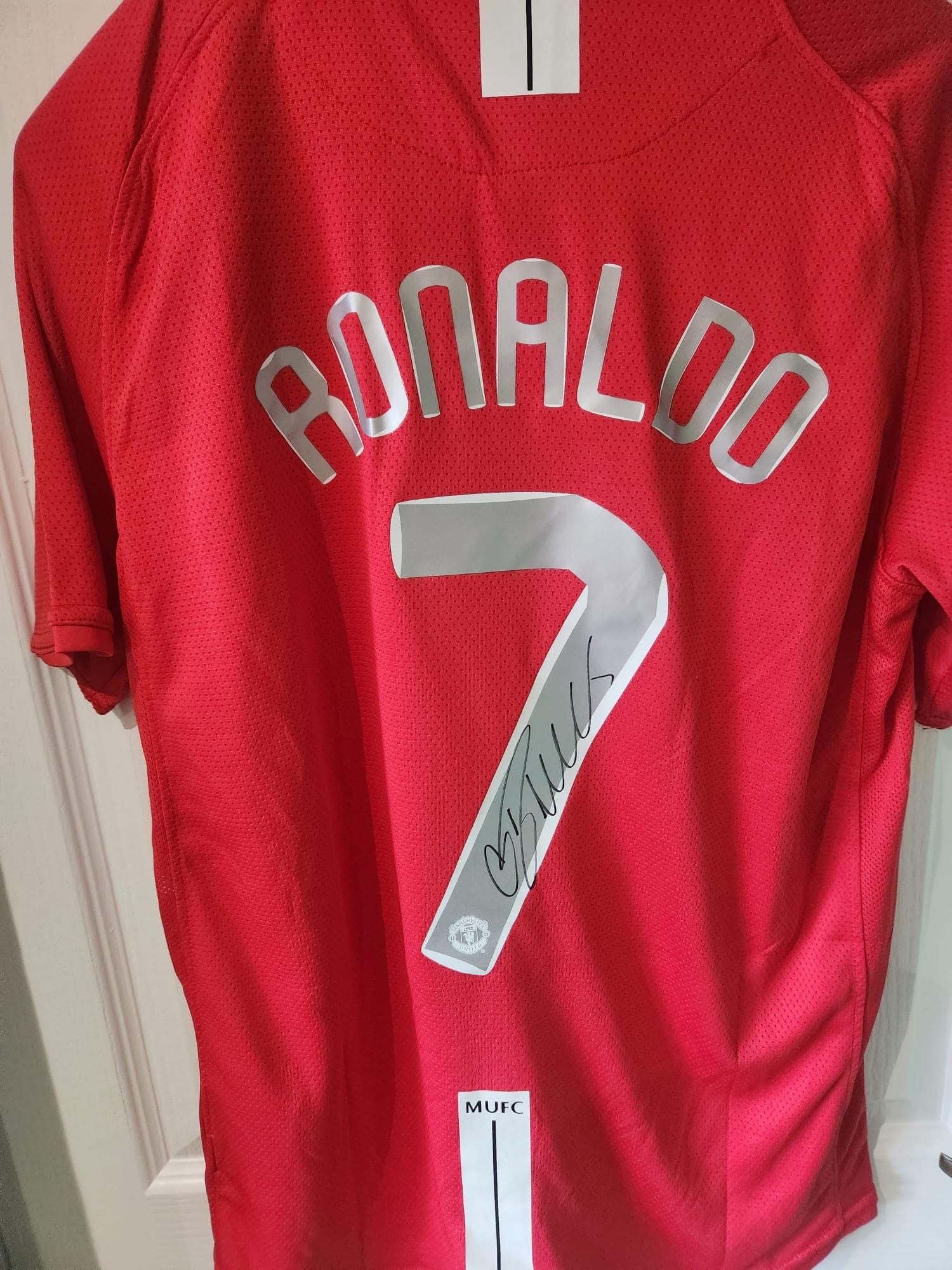 CRISTIANO RONALDO - SIGNERT DRAKT MED EKTEHETSBEVIS/COA