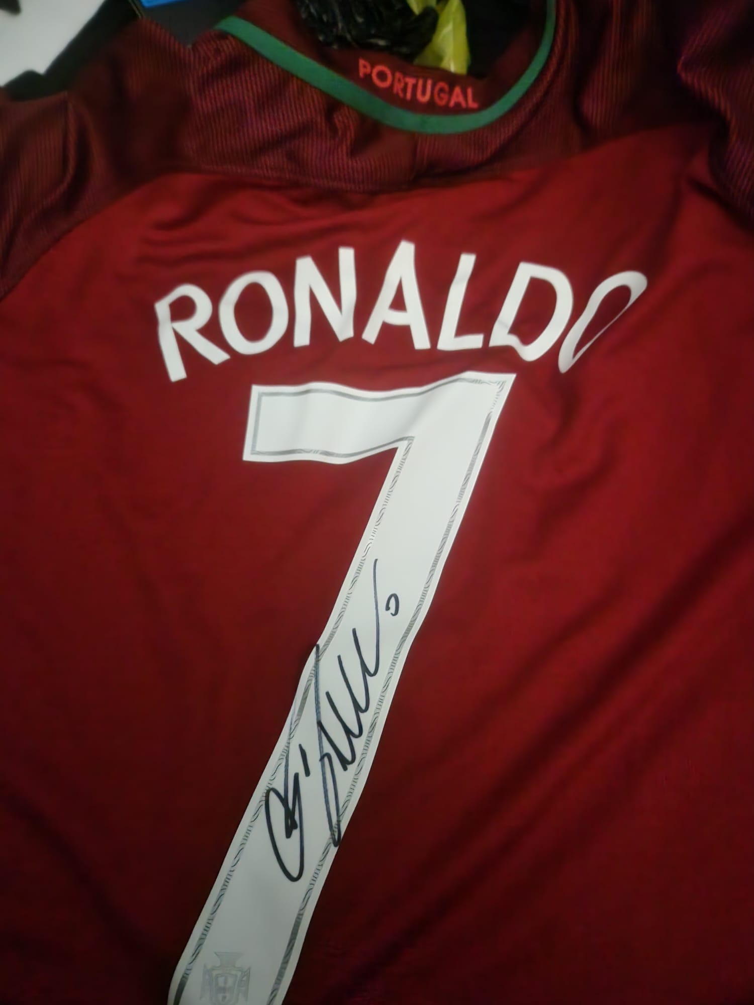 CRISTIANO RONALDO - SIGNERT DRAKT MED EKTEHETSBEVIS/COA