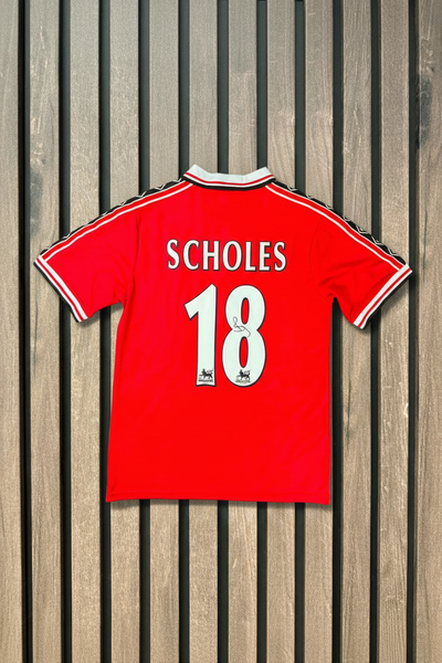 Scholes shirt on wooden wall