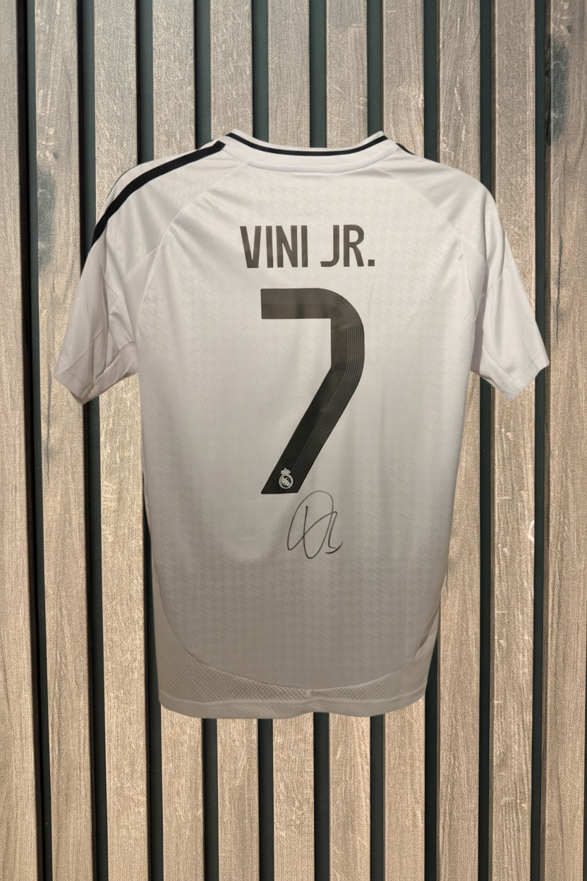 Vini Jr. shirt with wooden background
