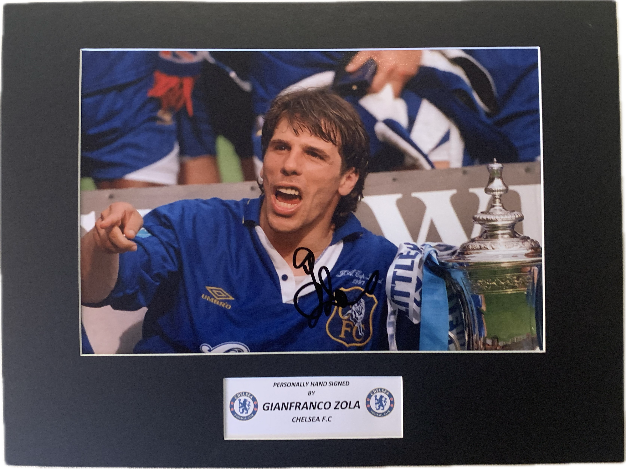 GIANFRANCO ZOLA - SIGNERT BILDE MED EKTEHETSGARANTI/COA