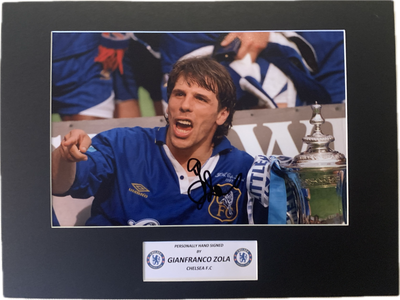 GIANFRANCO ZOLA - SIGNERT BILDE MED EKTEHETSGARANTI/COA