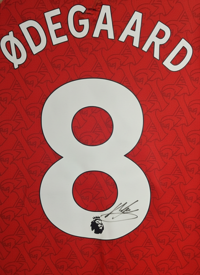 Zoomed-in view of autograph on number 8