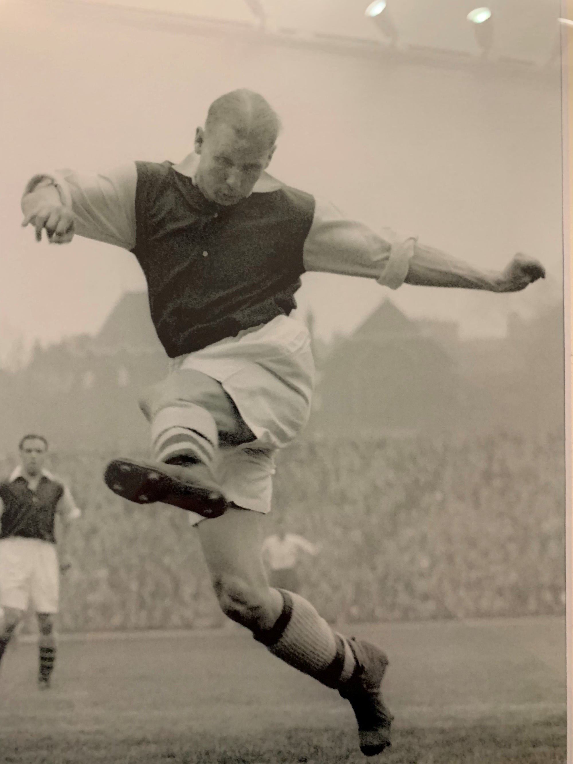 CLIFF BASTIN - SIGNERT BILDE MED EKTEHETSBEVIS/COA