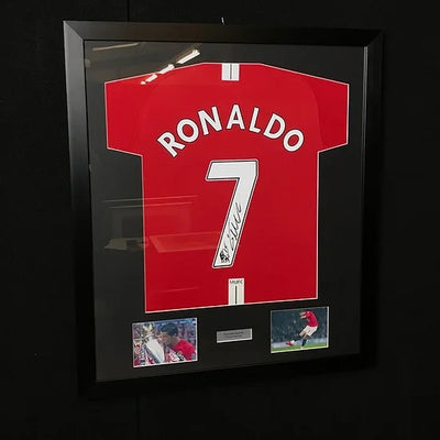 CRISTIANO RONALDO - SIGNERT DRAKT MED EKTEHETSBEVIS/COA