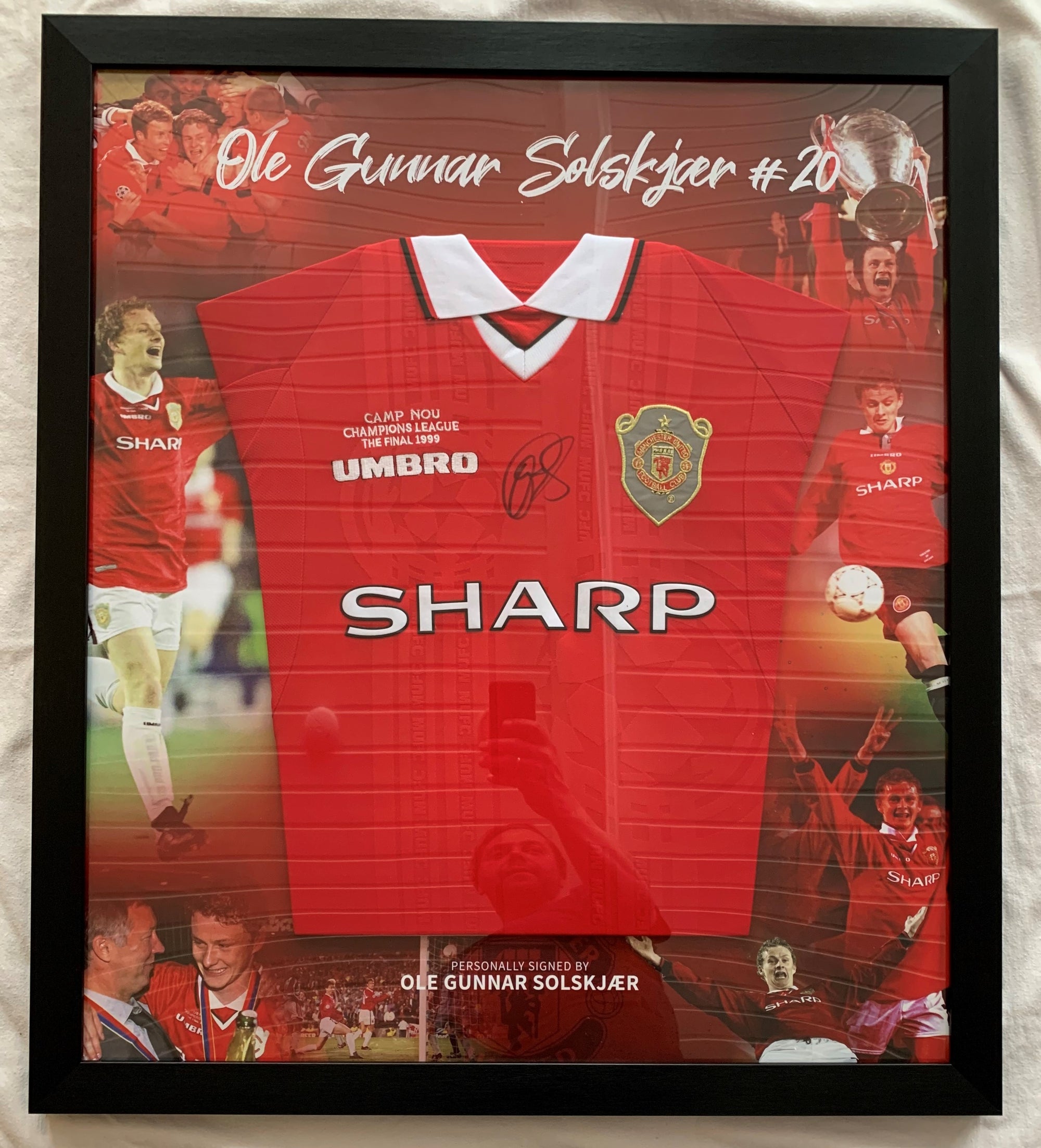 OLE GUNNAR SOLSKJÆR - SIGNERT CHAMPIONS LEAGUE FINALEDRAKT 1999 I "ART-FRAME" MED EKTEHETSBEVIS/COA