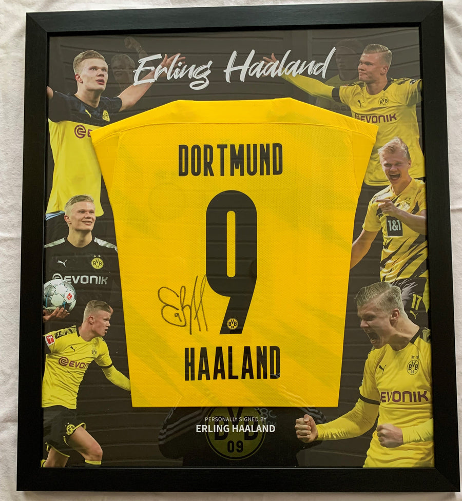 ERLING BRAUT HAALAND - SIGNERT FERDIG INNRAMMET DRAKT I "ART-FRAME" DRAKT MED EKTEHETSBEVIS/COA