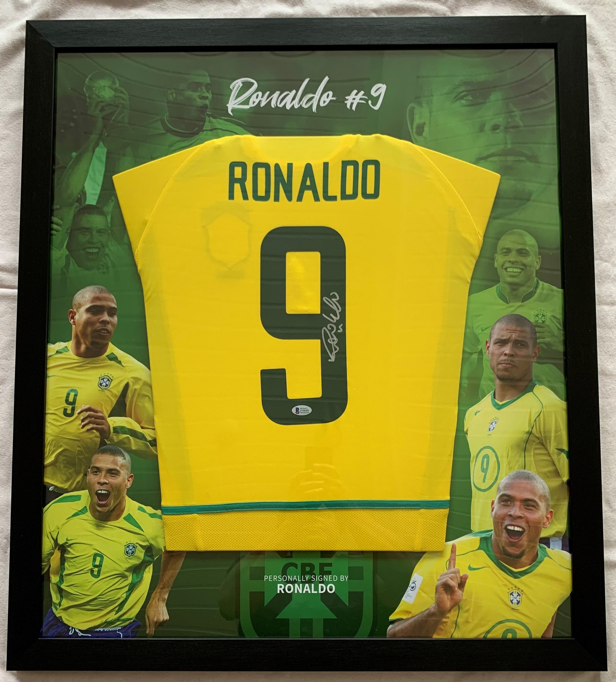 RONALDO - SIGNERT DRAKT FERDIG INNRAMMET I "ART-FRAME" MED EKTEHETSBEVIS/COA