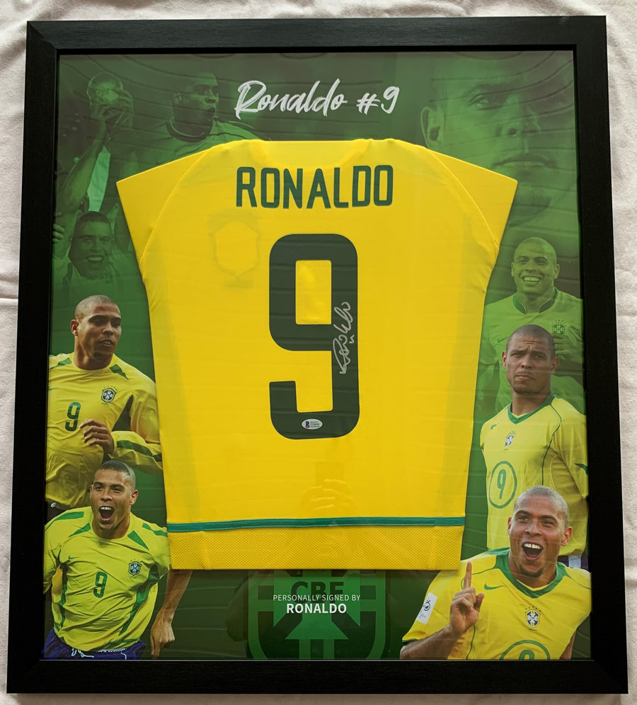 RONALDO - SIGNERT DRAKT FERDIG INNRAMMET I "ART-FRAME" MED EKTEHETSBEVIS/COA