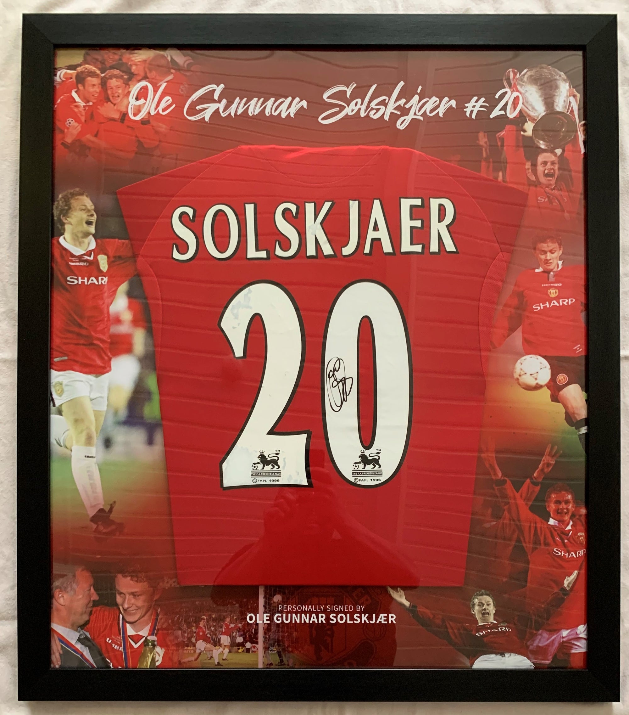 OLE GUNNAR SOLSKJÆR - FERDIG INNRAMMET DRAKT "ART-FRAME" MED EKTEHETSBEVIS/COA