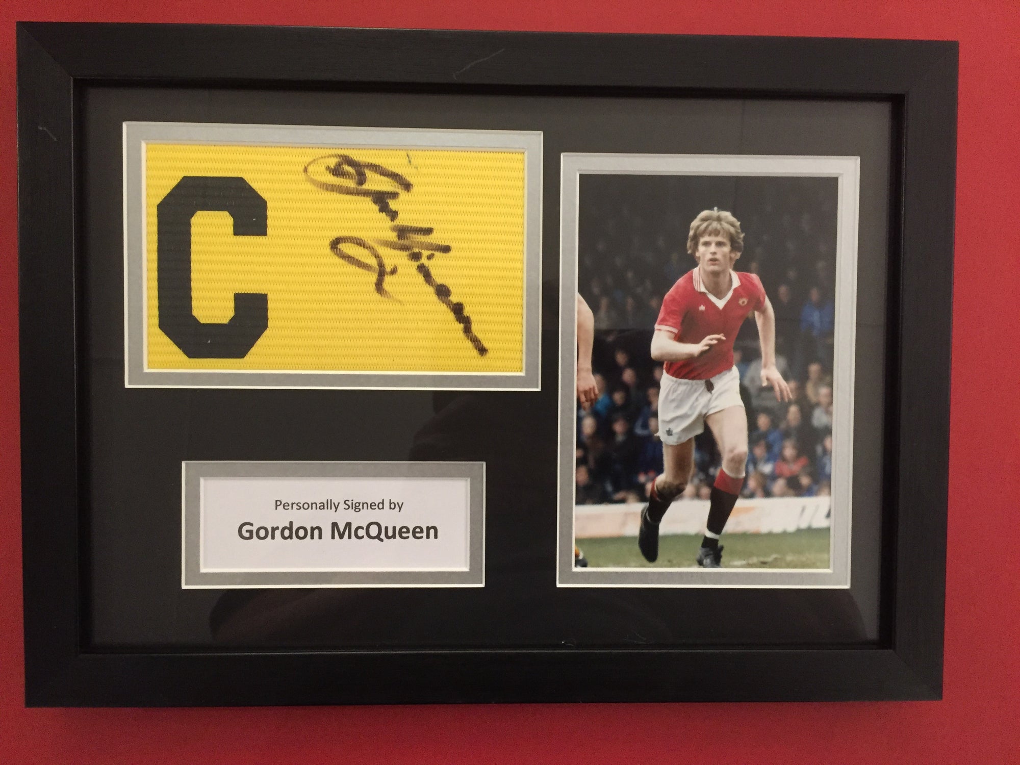 GORDON  McQUEEN SIGNERT KAPTEINSBIND MED EKTEHETSGARANTI/COA