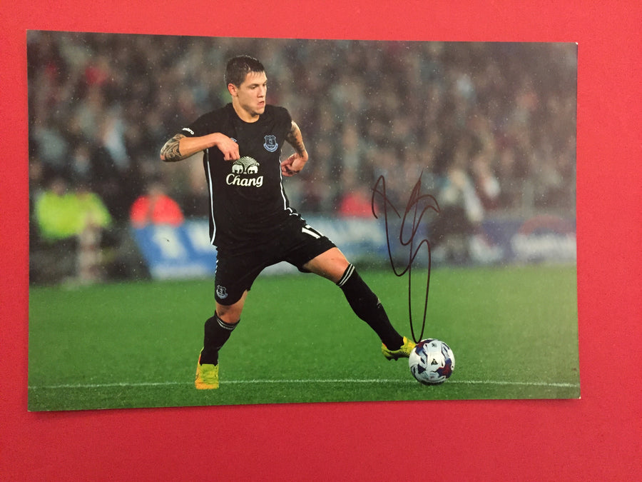 EVERTON - MUHAMED BESIC - SIGNERT BILDE MED EKTEHETSGARANTI/COA