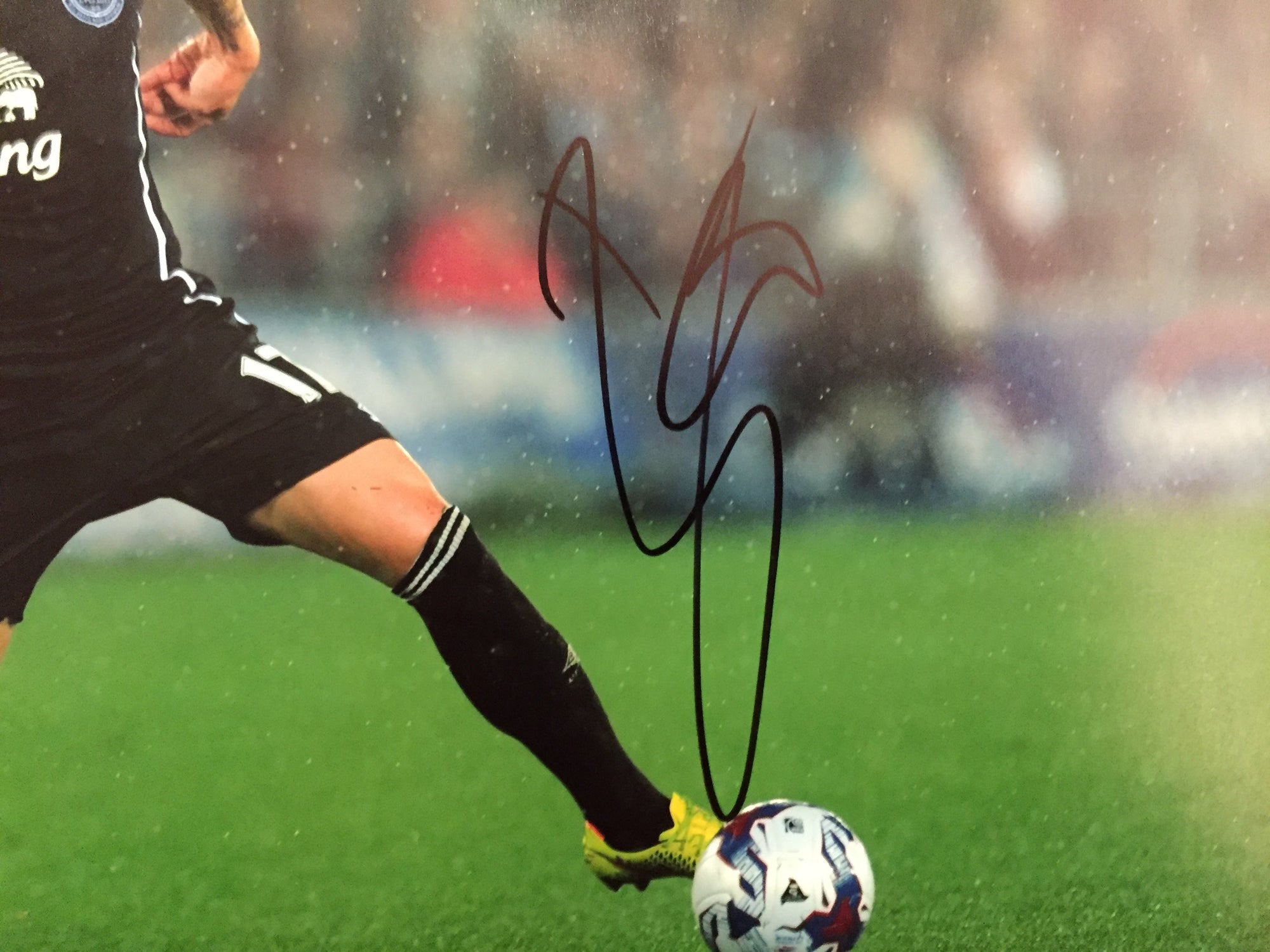 EVERTON - MUHAMED BESIC - SIGNERT BILDE MED EKTEHETSGARANTI/COA