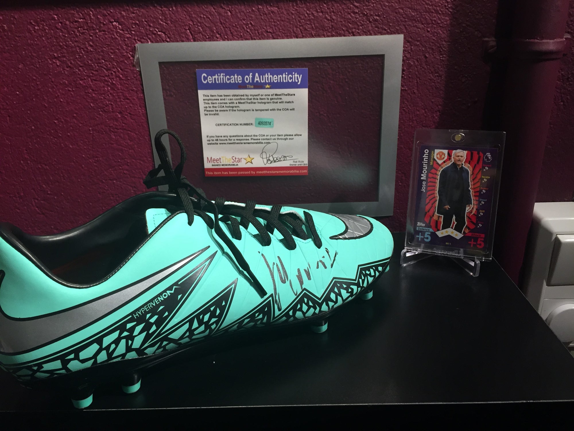 MANCHESTER UNITED - JOSE MOURINHO SIGNERT SKO MED EKTEHETSBEVIS/COA