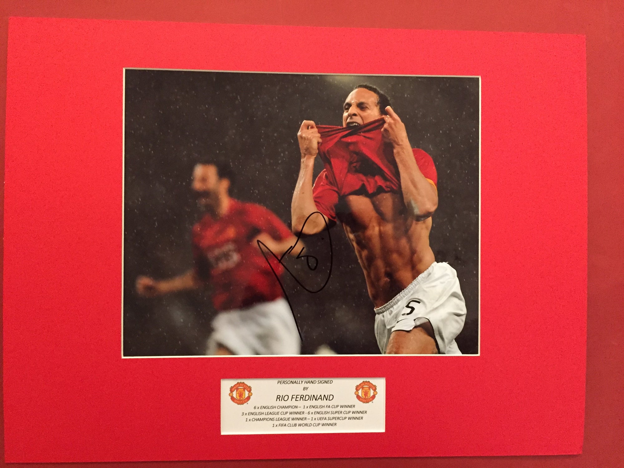 RIO FERDINAND - SIGNERT BILDE MED EKTEHETSGARANTI/COA
