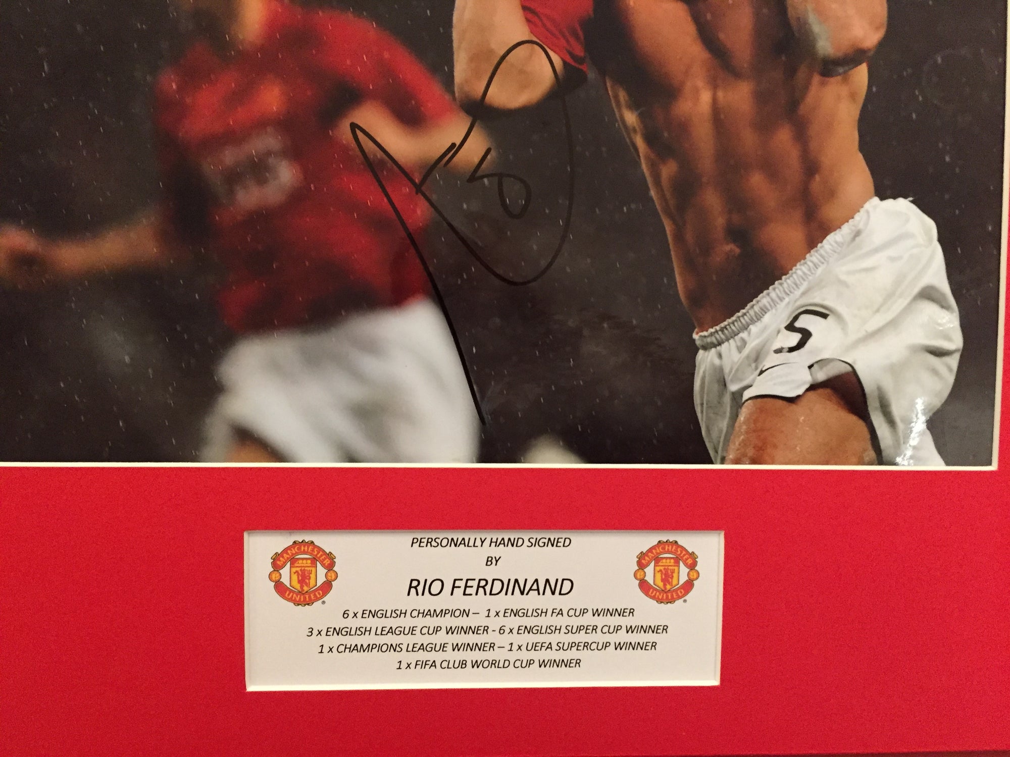 RIO FERDINAND - SIGNERT BILDE MED EKTEHETSGARANTI/COA