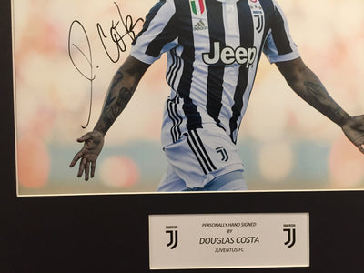 DOUGLAS COSTA - SIGNERT BILDE MED EKTEHETSGARANTI/COA