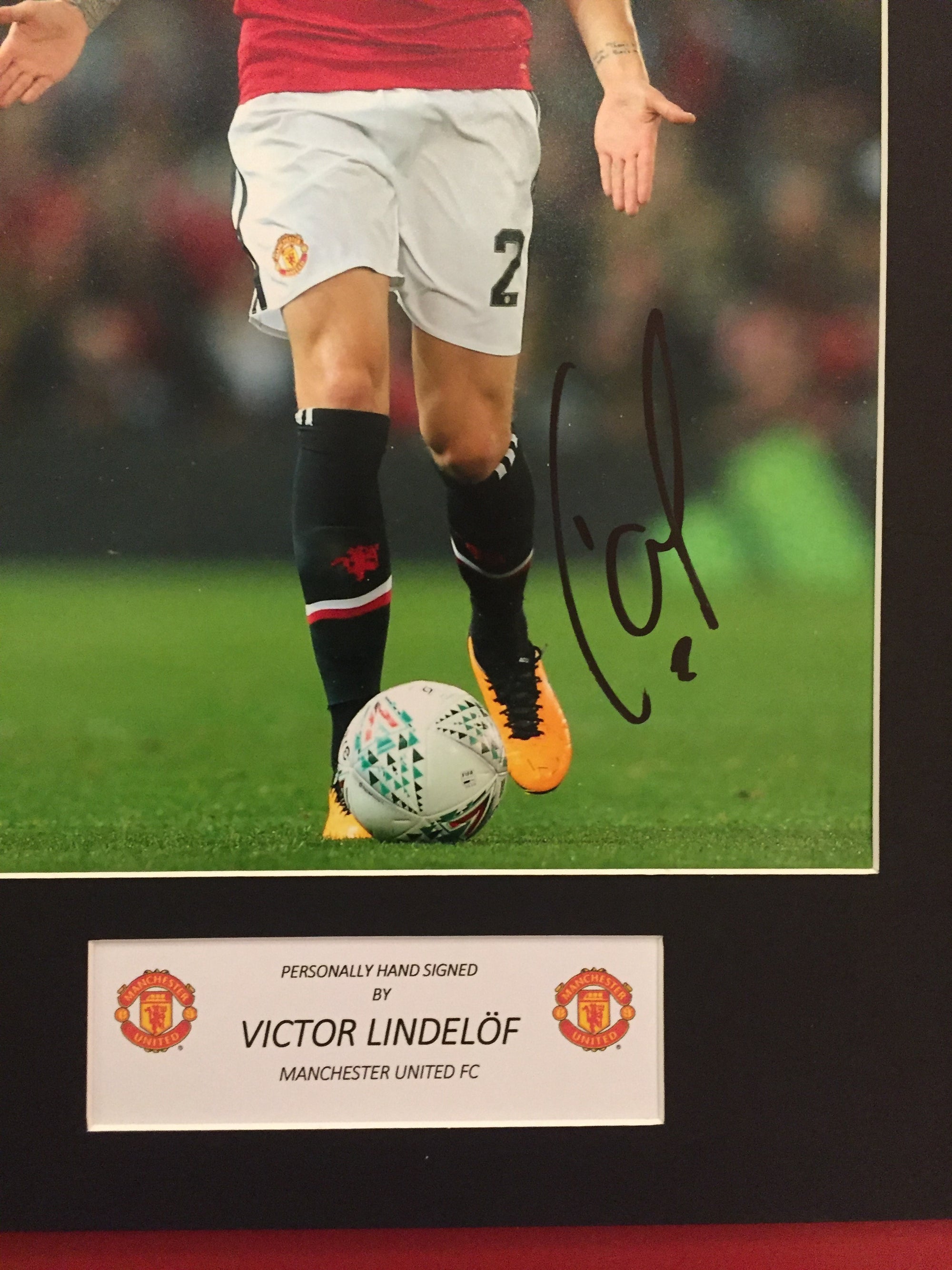 VICTOR LINDELÖF - SIGNERT BILDE MED EKTEHETSGARANTI/COA