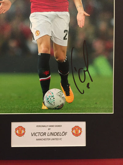 VICTOR LINDELÖF - SIGNERT BILDE MED EKTEHETSGARANTI/COA