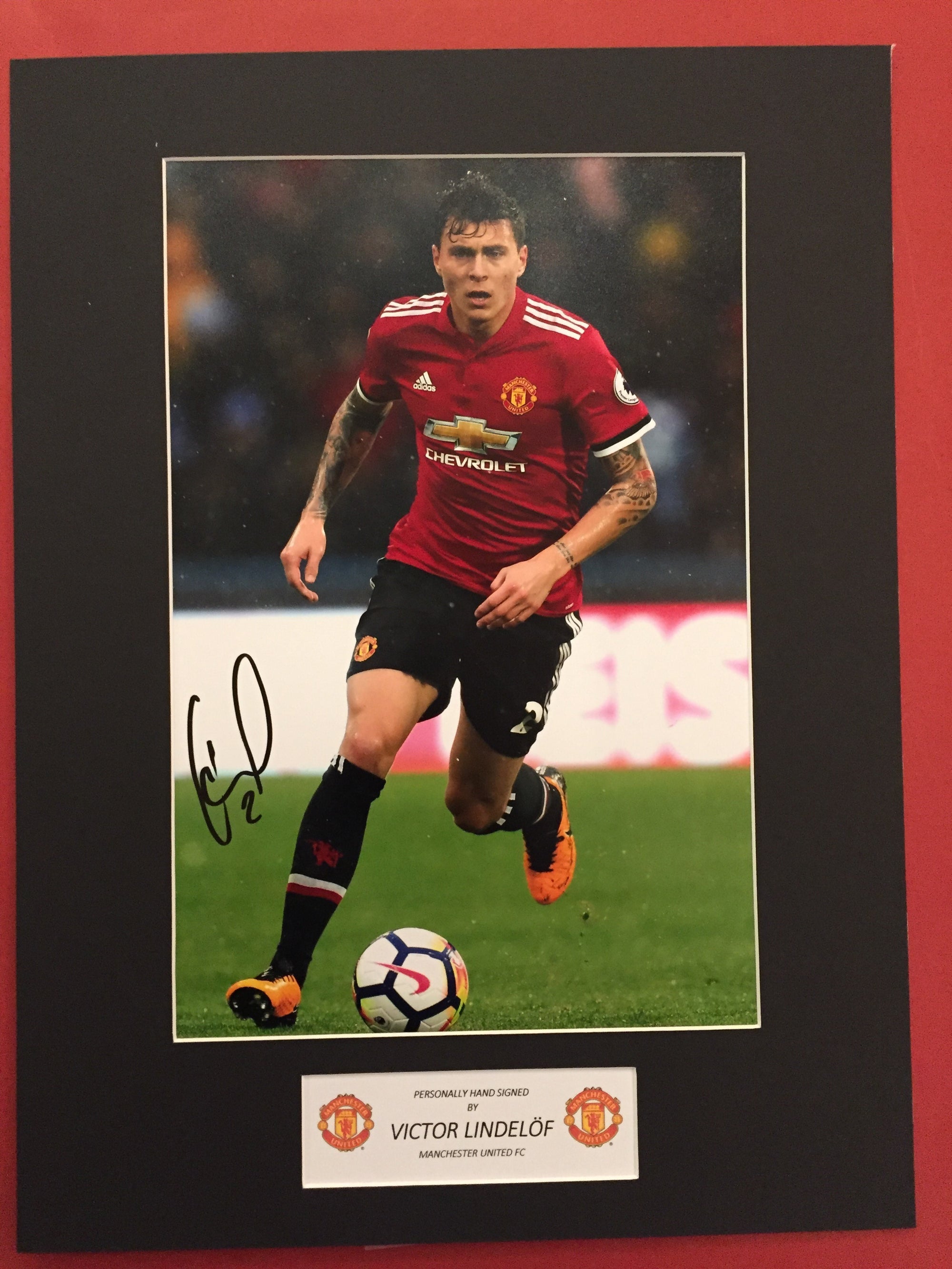 VICTOR LINDELOF - SIGNERT BILDE MED COA/EKTEHETSGARANTI