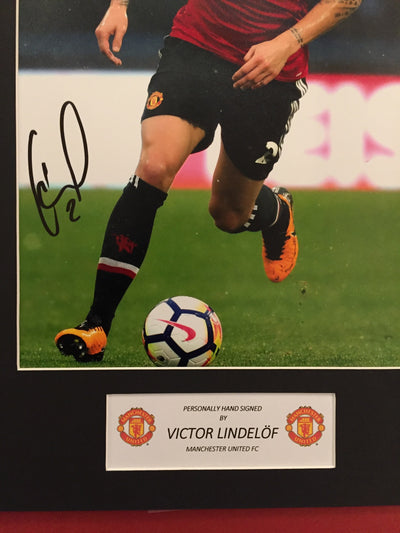 VICTOR LINDELOF - SIGNERT BILDE MED COA/EKTEHETSGARANTI