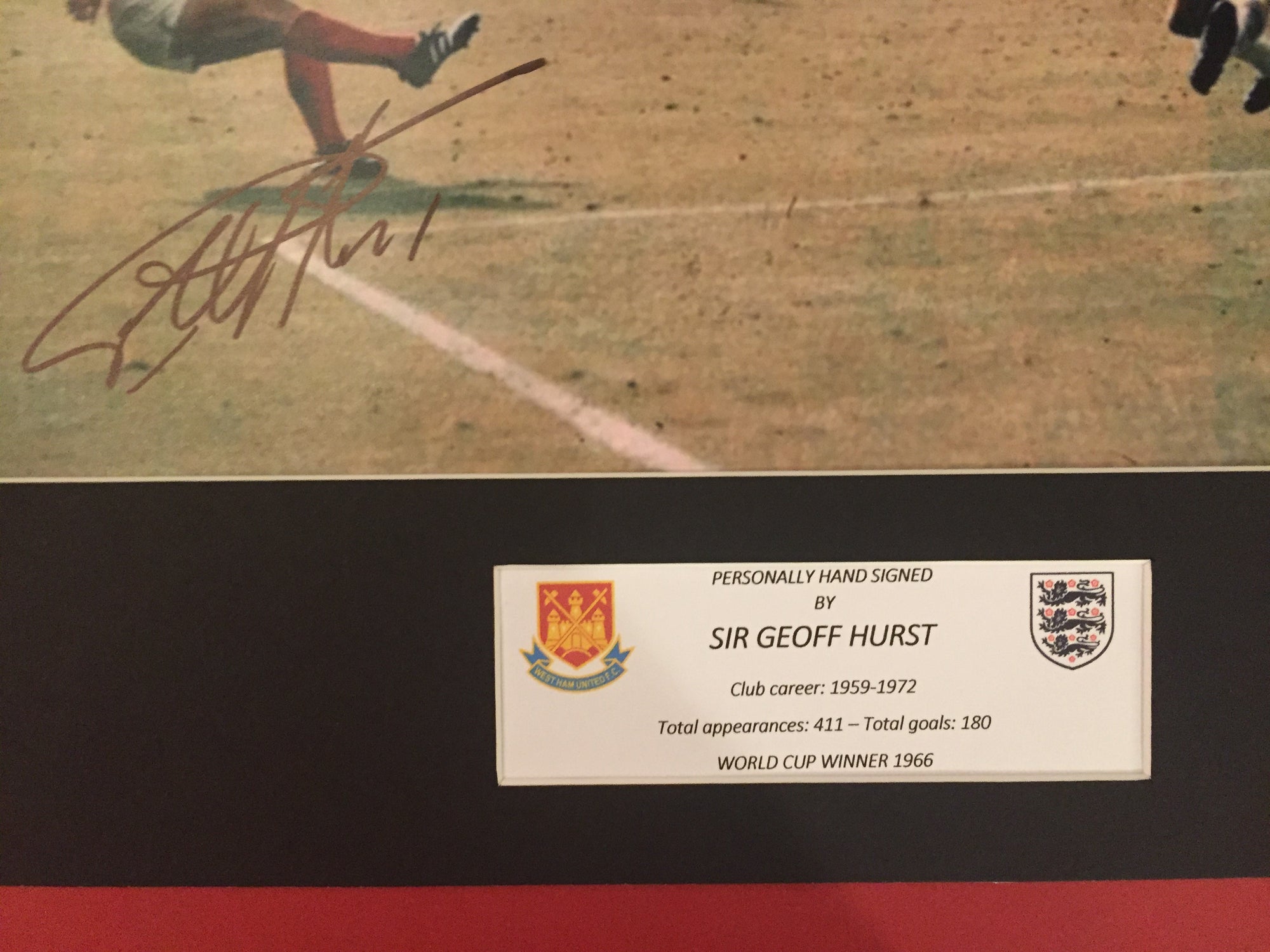LEGEND - SIR GEOFF HURST - SIGNERT BILDE MED EKTEHETSGARANTI/COA
