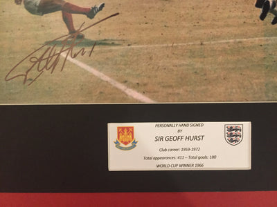 LEGEND - SIR GEOFF HURST - SIGNERT BILDE MED EKTEHETSGARANTI/COA