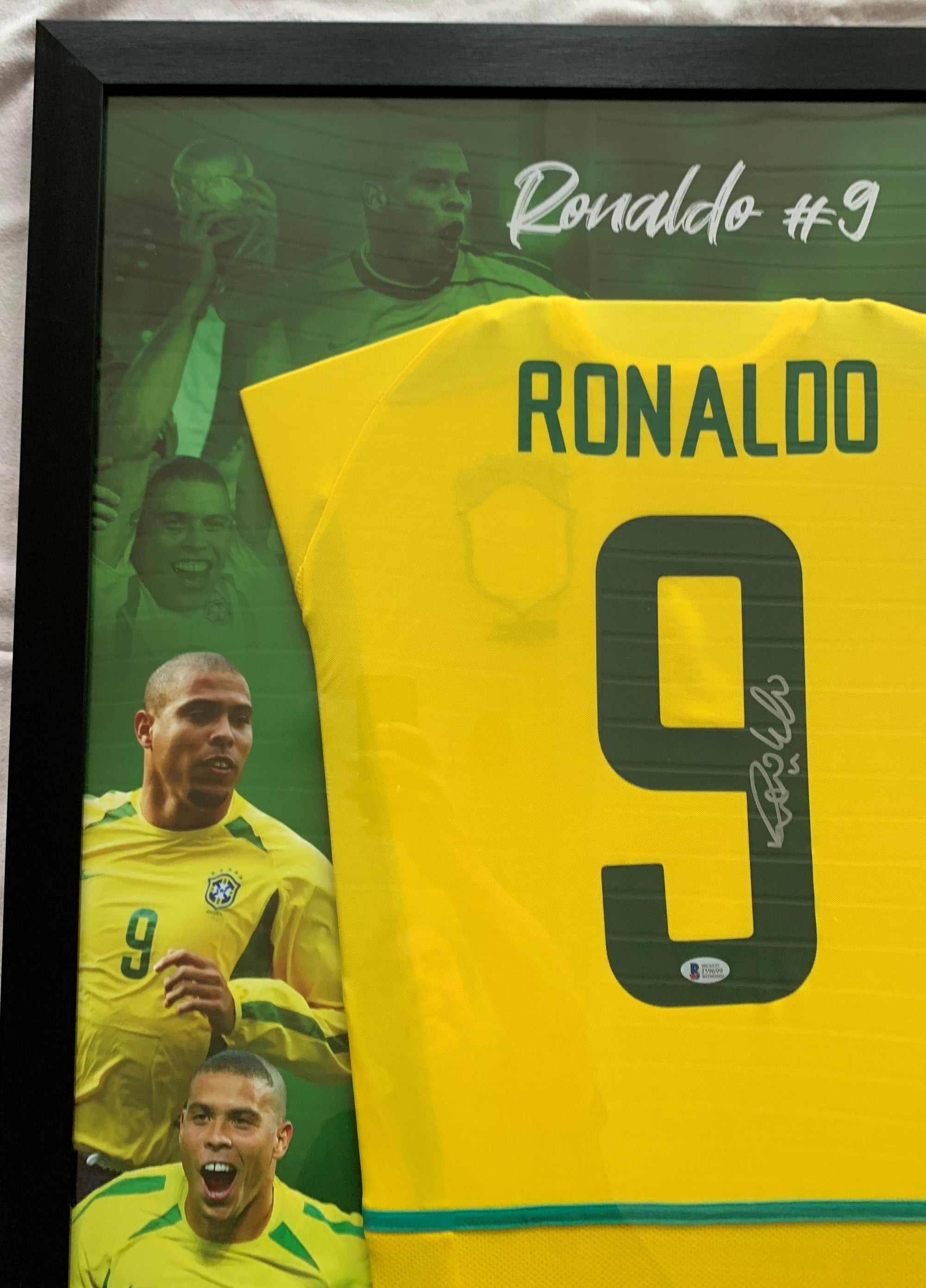 RONALDO - SIGNERT DRAKT FERDIG INNRAMMET I "ART-FRAME" MED EKTEHETSBEVIS/COA
