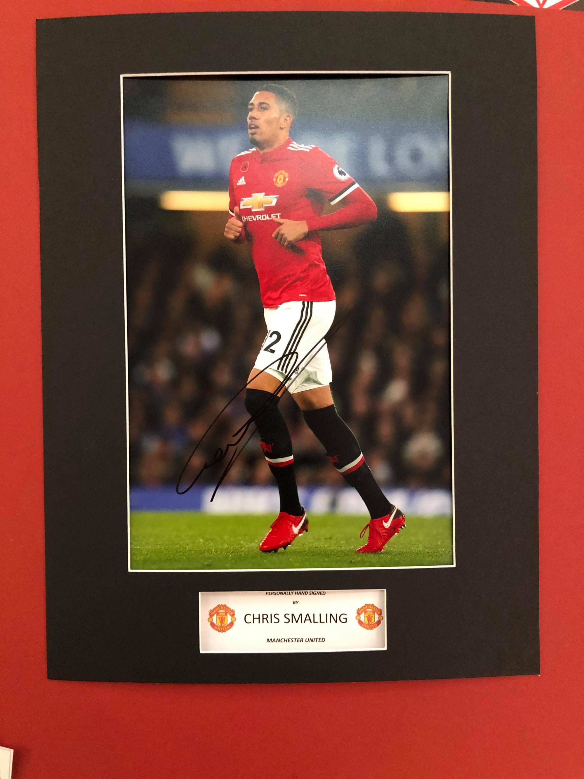 CHRIS SMALLING - SIGNERT BILDE MED EKTEHETSBEVIS/COA