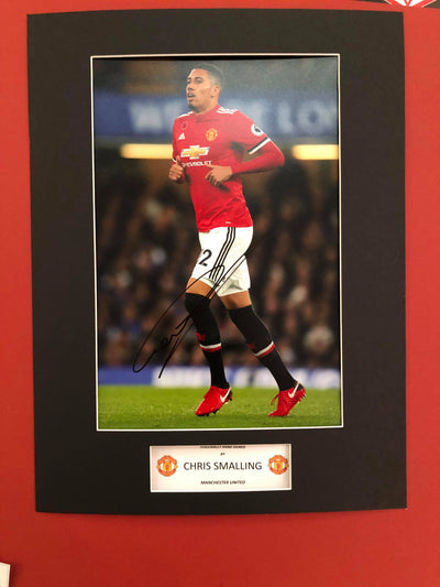 CHRIS SMALLING - SIGNERT BILDE MED EKTEHETSBEVIS/COA
