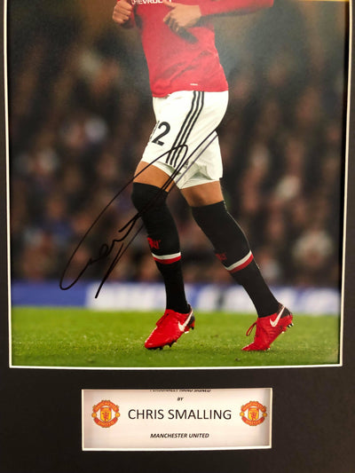 CHRIS SMALLING - SIGNERT BILDE MED EKTEHETSBEVIS/COA