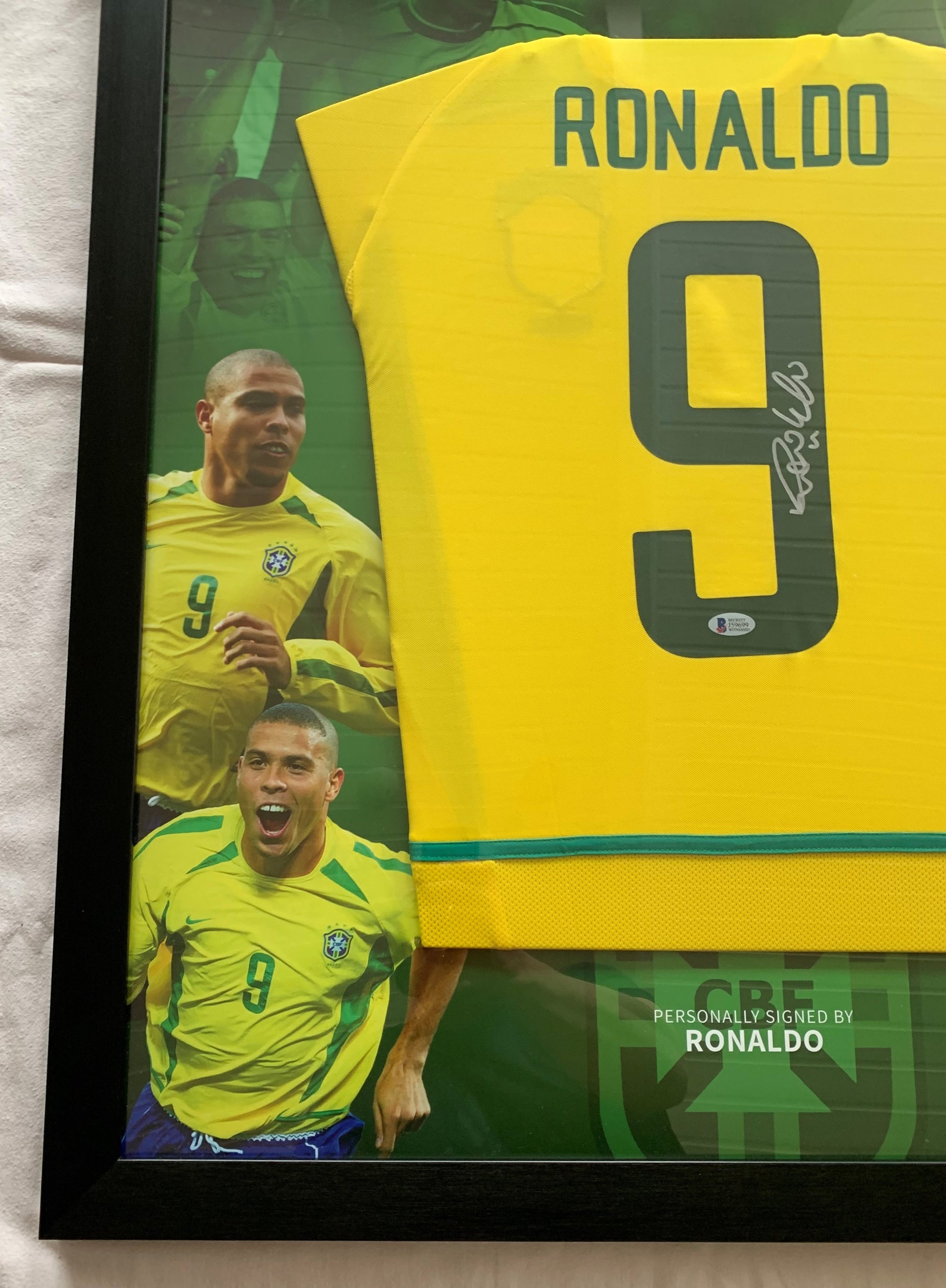 RONALDO - SIGNERT DRAKT FERDIG INNRAMMET I "ART-FRAME" MED EKTEHETSBEVIS/COA
