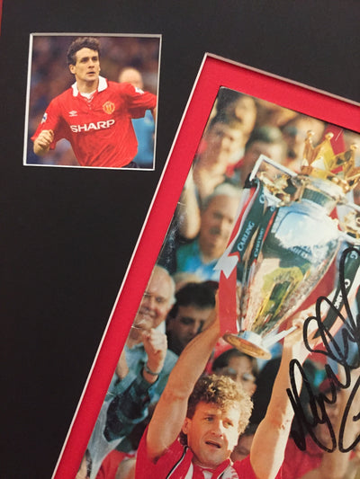 MARK HUGHES - SIGNERT KAMPPROGRAM MED EKTEHETSBEVIS/COA