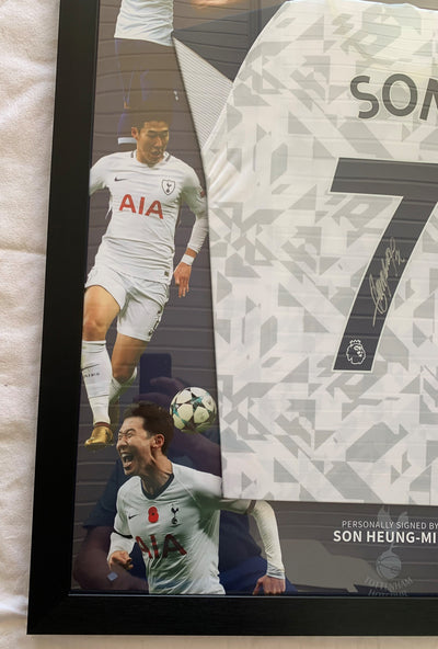HEUNG-MIN SON - SIGNERT FERDIG INNRAMMET DRAKT I "ART-FRAME" DRAKT MED EKTEHETSBEVIS/COA