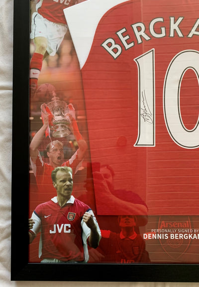 DENNIS BERGKAMP - SIGNERT FERDIG "ART-FRAME" INNRAMMET DRAKT MED EKTEHETSBEVIS/COA