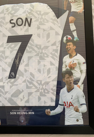 HEUNG-MIN SON - SIGNERT FERDIG INNRAMMET DRAKT I "ART-FRAME" DRAKT MED EKTEHETSBEVIS/COA