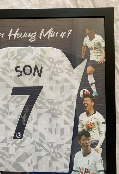 HEUNG-MIN SON - SIGNERT FERDIG INNRAMMET DRAKT I "ART-FRAME" DRAKT MED EKTEHETSBEVIS/COA