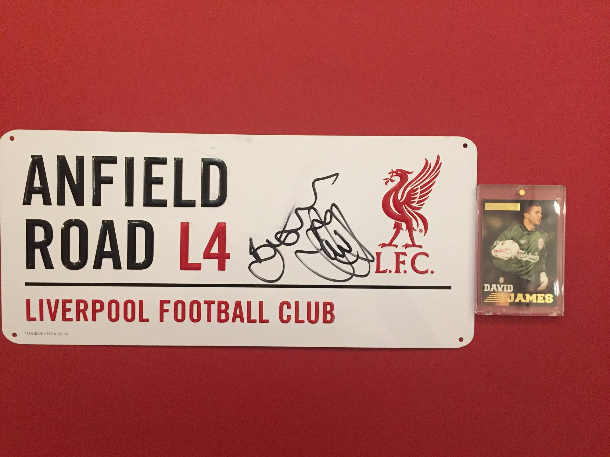 LIVERPOOL - DAVID JAMES - SIGNERT ANFIELD  ROAD SKILT MED EKTEHETSBEVIS/COA