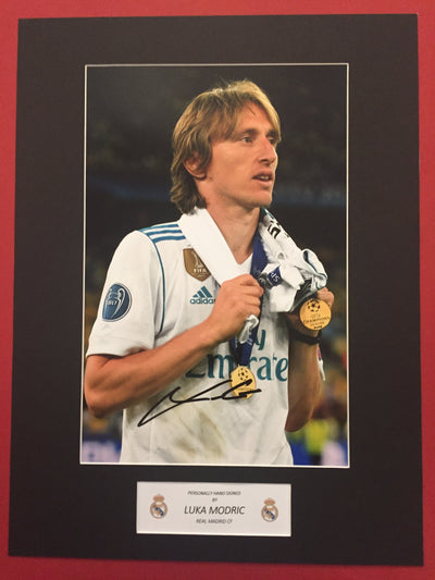 LUKA MODRIC - SIGNERT BILDE MED EKTEHETSGARANTI/COA