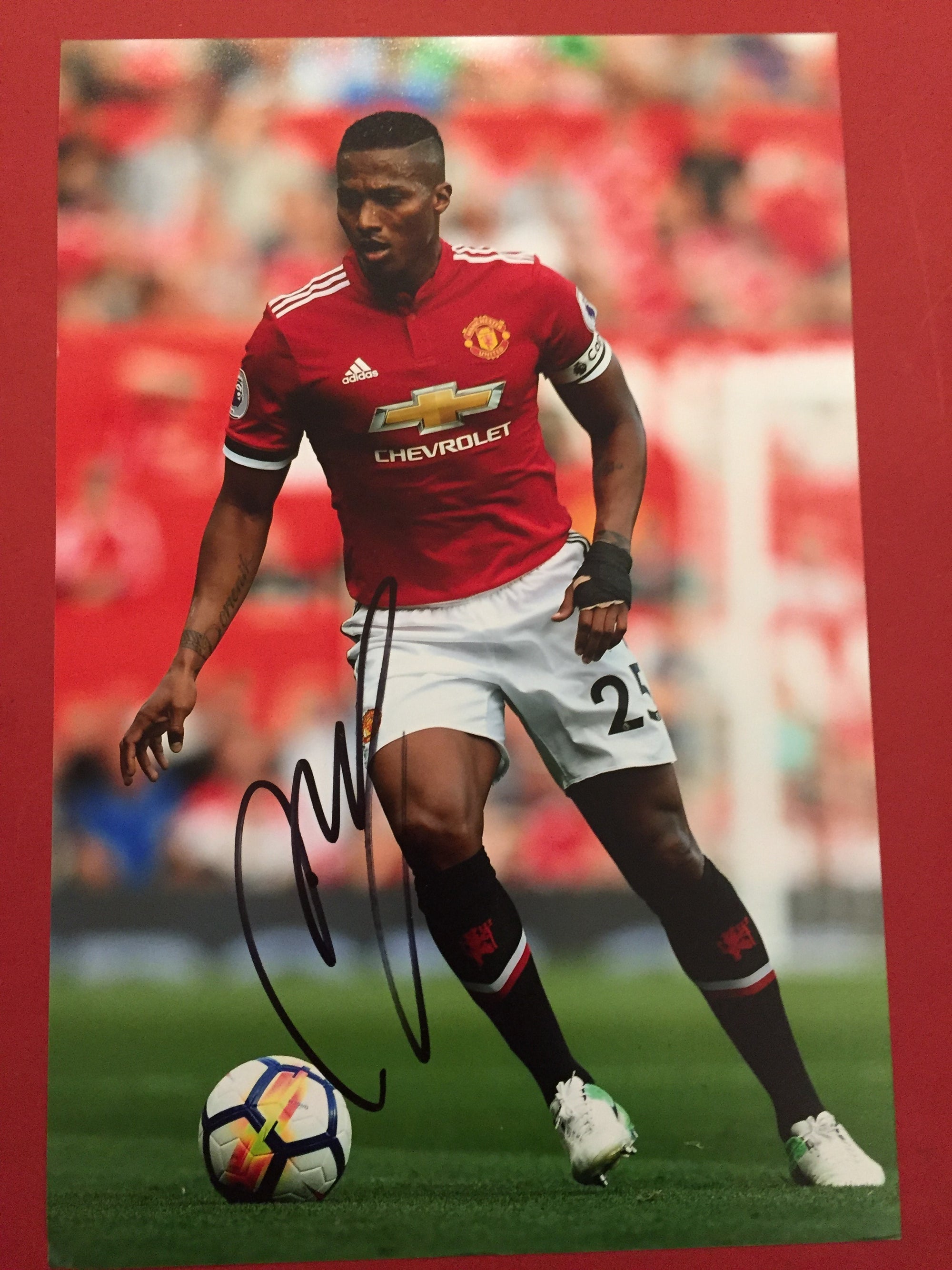 ANTONIO VALENCIA - SIGNERT BILDE MED EKTEHETSBEVIS/COA