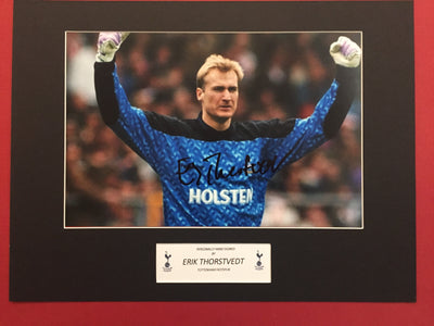 ERIK THORSTVEDT - SIGNERT BILDE MED EKTEHETSBEVIS/COA
