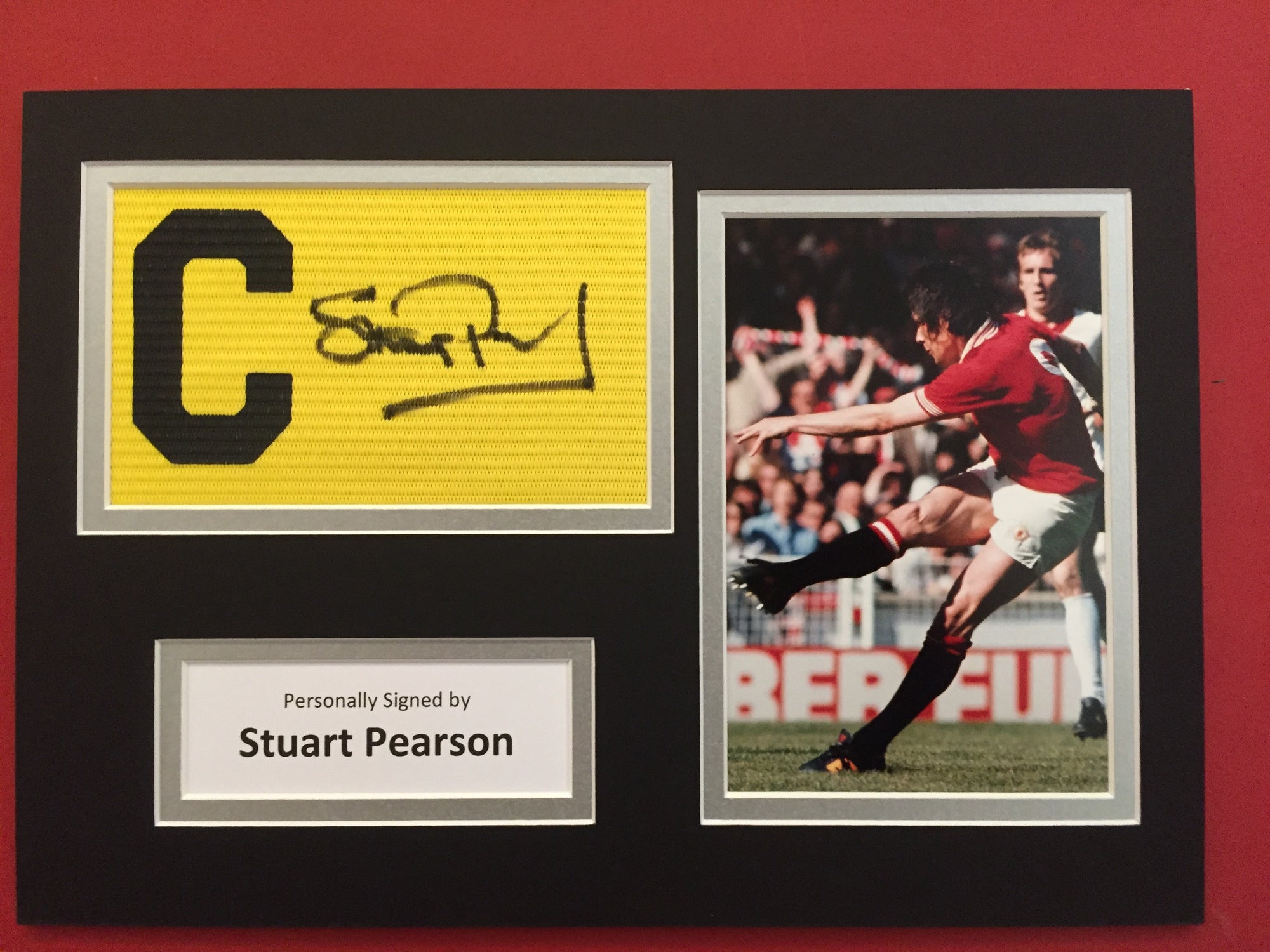 STUART PEARSON - SIGNERT KAPTEINSBIND MED EKTEHETSGARANTI/COA