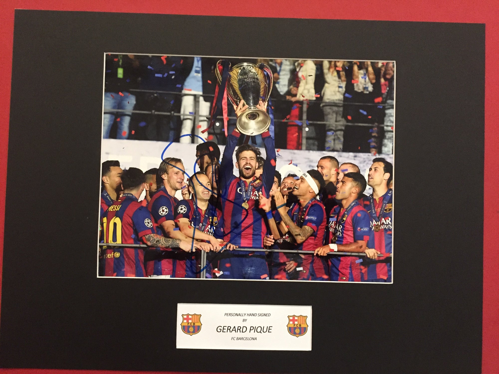 GERARD PIQUE - SIGNERT BILDE MED EKTEHETSGARANTI/COA