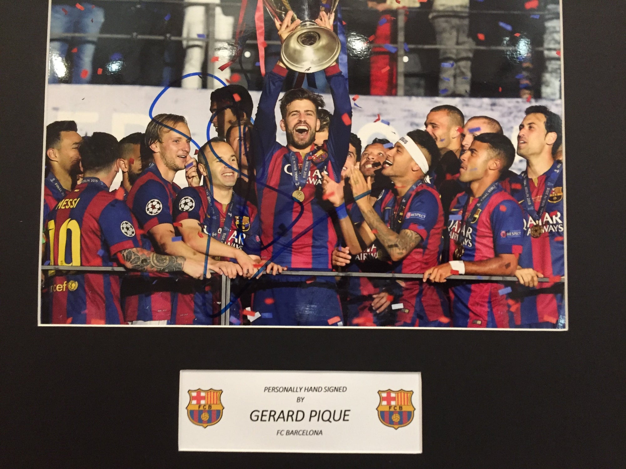 GERARD PIQUE - SIGNERT BILDE MED EKTEHETSGARANTI/COA