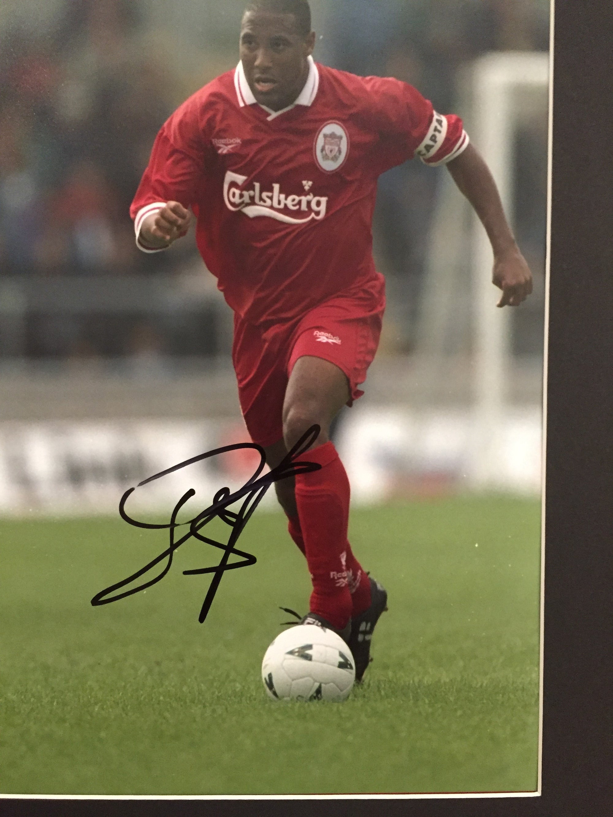 JOHN BARNES - SIGNERT BILDE MED EKTEHETSGARANTI/COA